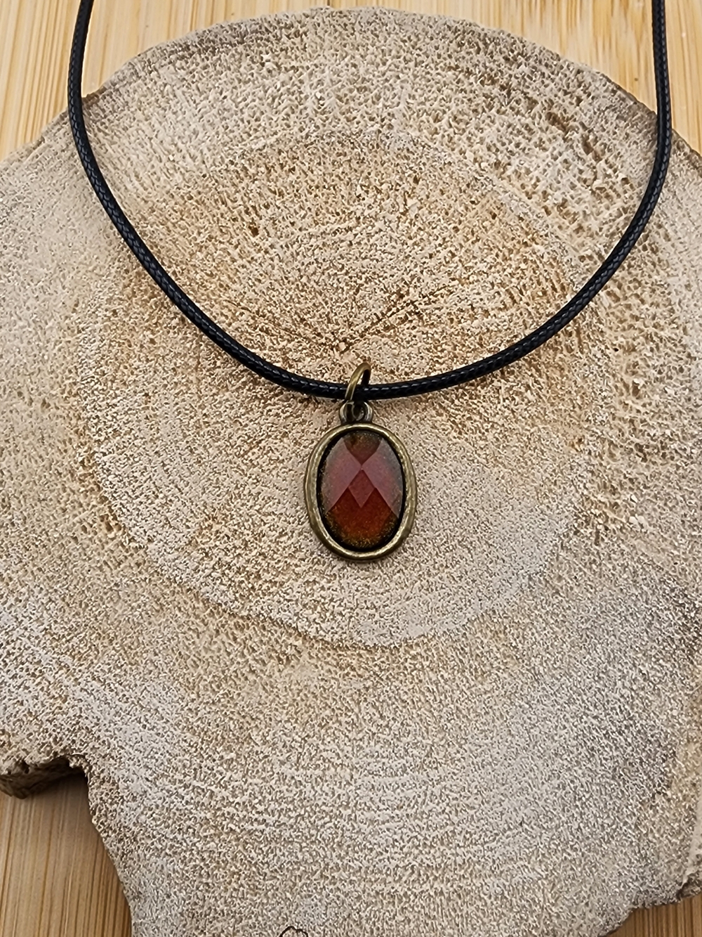 18in Adjustable Vintage-Inspired Oval Faceted Red Pendant Necklace